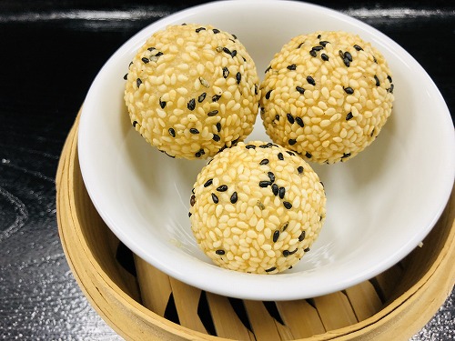 芝麻球（3个 Deep-fried Glutinous rice balls with sweet sesame (3pcs)