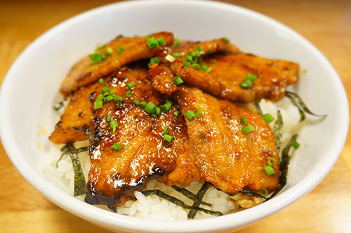 特制叉烧盖饭Spicy Roast pork on rice 